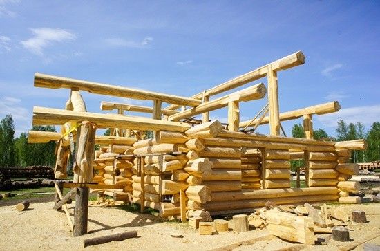 building handcrafted log homes and saunas